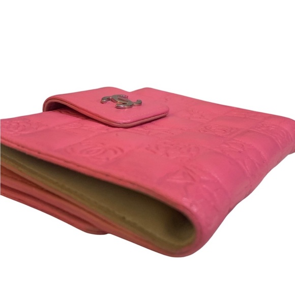 Win the Chanel Wallet - Picture 3 of 8